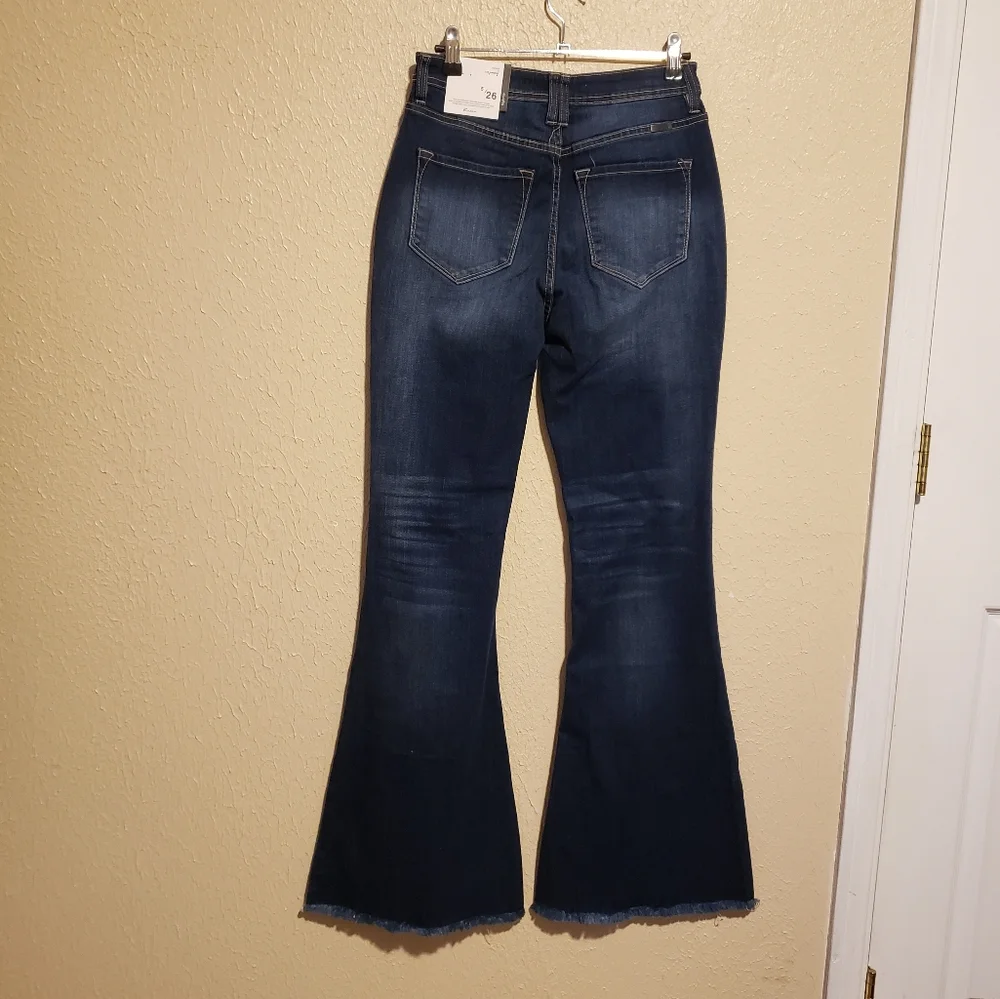KanCan Jeans Button Fly Size 26 (5) flare‎ Distressed Stretchy